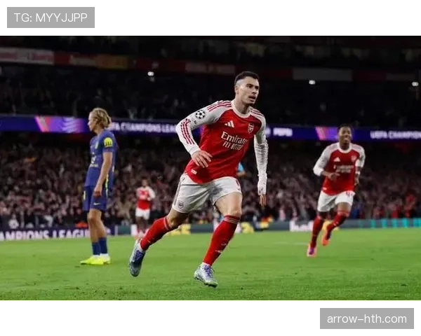 马丁内利在巴西国家队新生代中的位置竞争分析