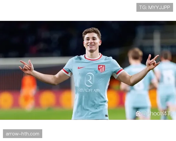 阿尔瓦雷斯是前锋还是中场？战术角色与位置适配分析