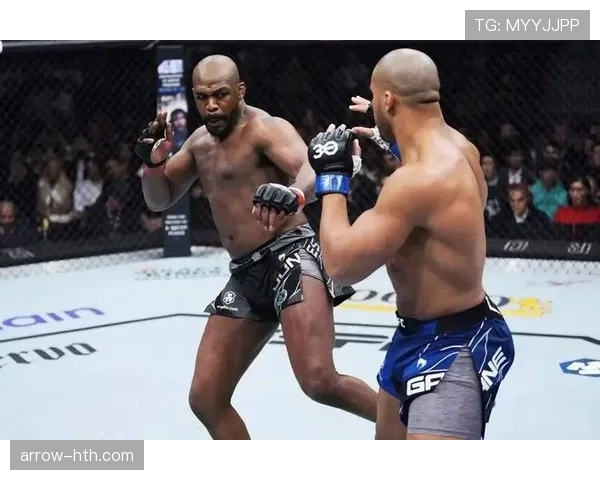 乔恩·琼斯训练完顺手买了辆法拉利，说油费比蛋白粉便宜