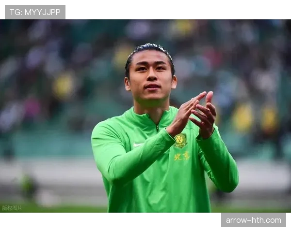 张玉宁比赛状态跟假日度假似的，球场上还这么悠哉？