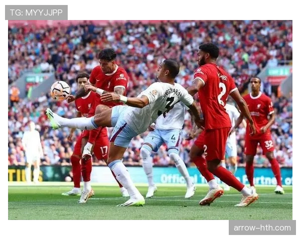 巴黎圣日耳曼中场统治力不足，攻防转换失衡问题逐步反映在比赛走势中